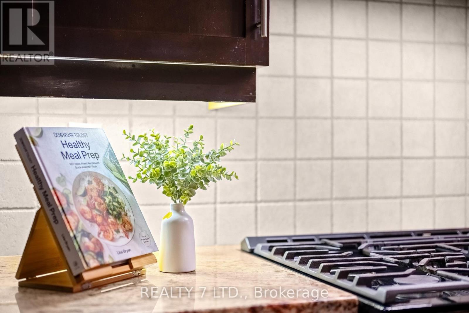 44 Furrow Lane, Toronto, Ontario  M8Z 0A3 - Photo 10 - W12570122