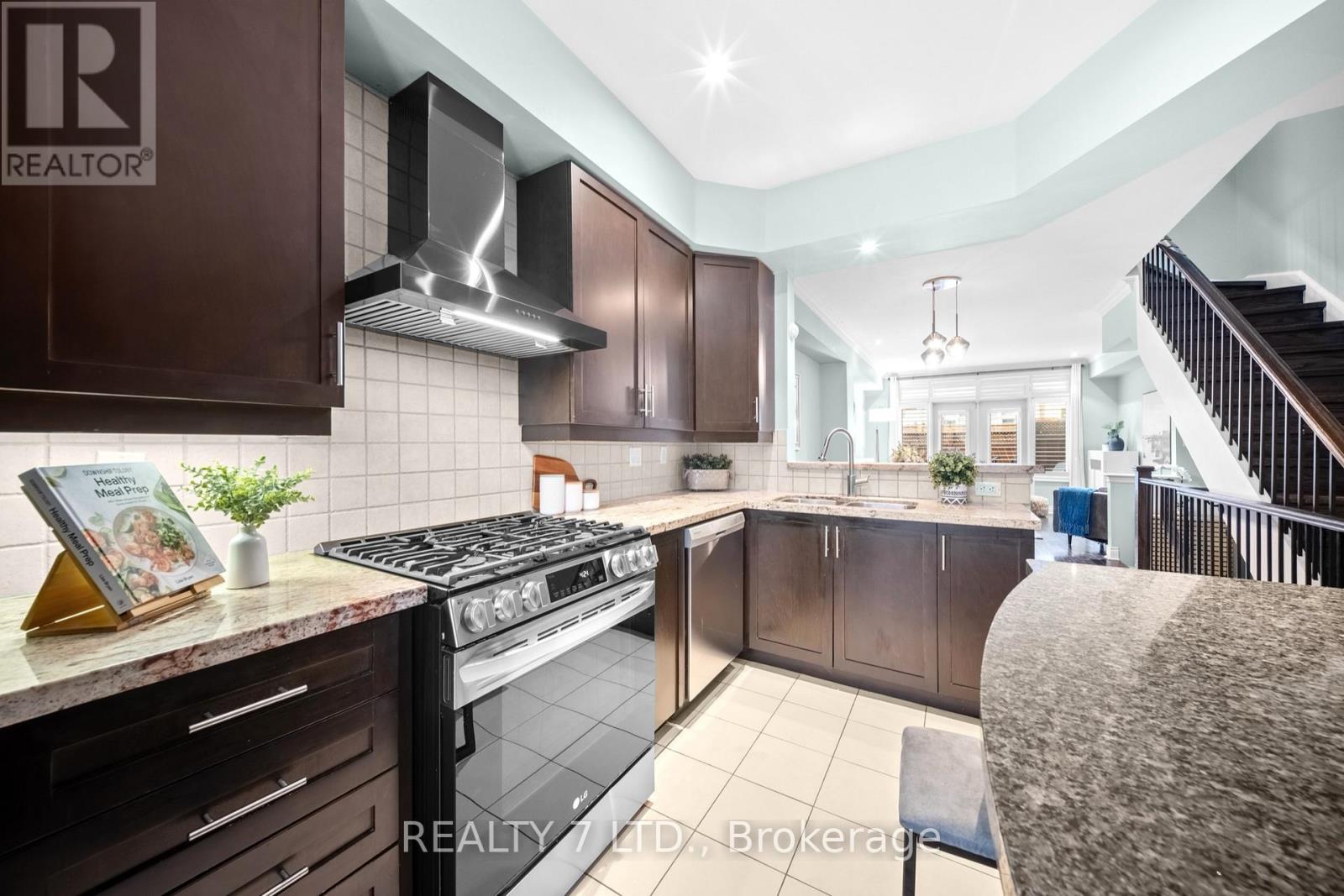 44 Furrow Lane, Toronto, Ontario  M8Z 0A3 - Photo 11 - W12570122