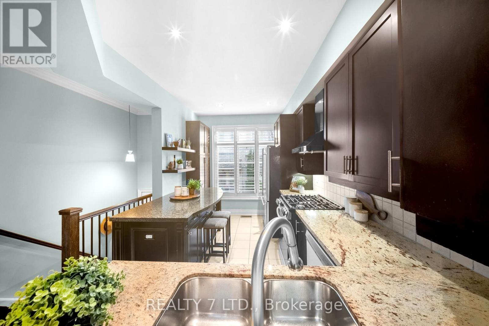 44 Furrow Lane, Toronto, Ontario  M8Z 0A3 - Photo 7 - W12570122