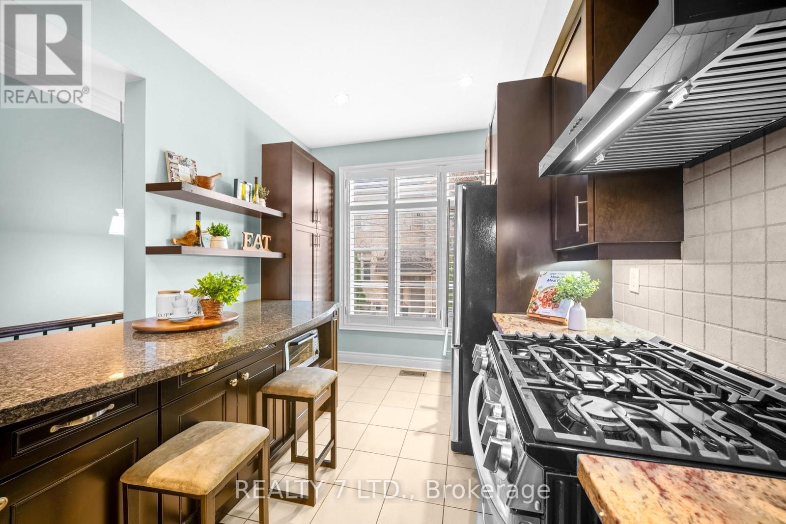 44 Furrow Lane, Toronto, Ontario  M8Z 0A3 - Photo 8 - W12570122