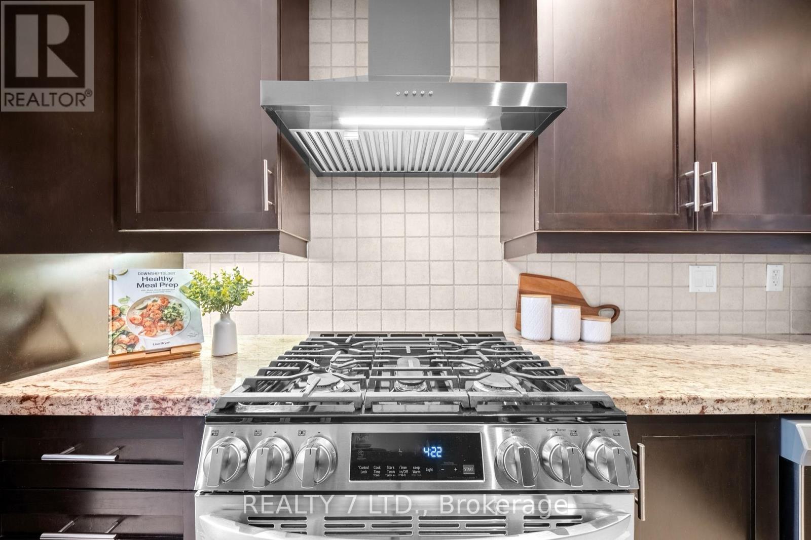 44 Furrow Lane, Toronto, Ontario  M8Z 0A3 - Photo 9 - W12570122