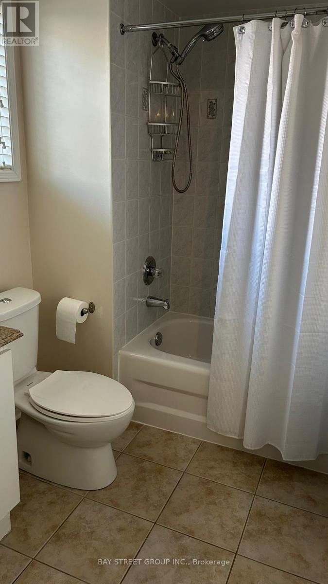 7375 Banffshire Court, Mississauga, Ontario  L5N 7Z9 - Photo 9 - W12570124