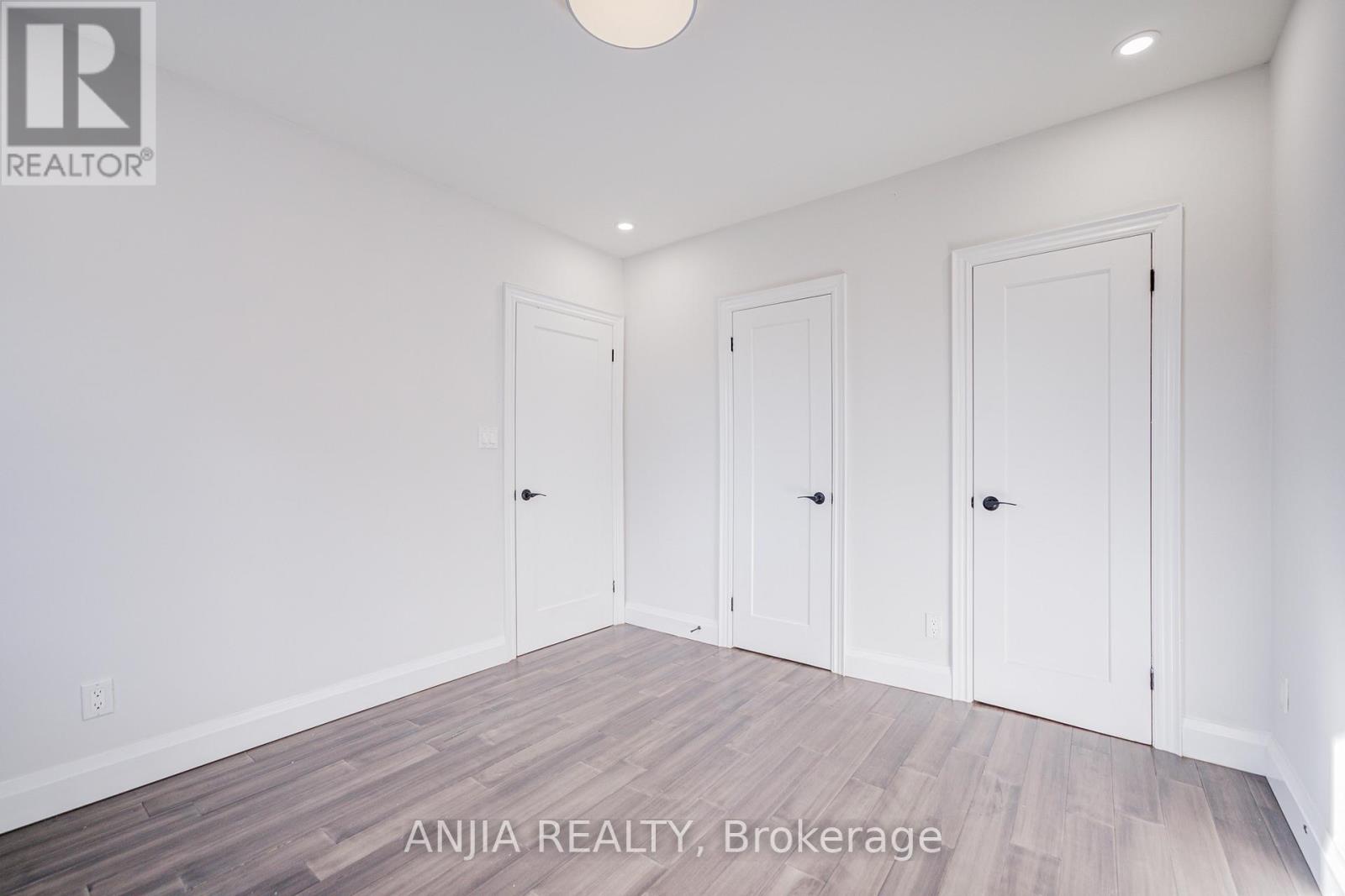 203 Van Dusen Boulevard, Toronto, Ontario M8Z 3H7 - Photo 13 - W12570150