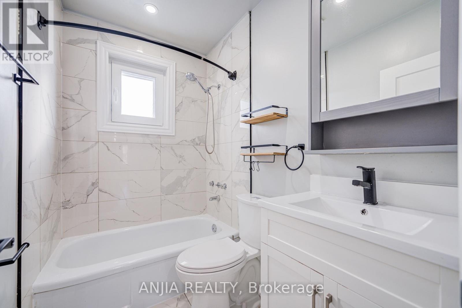 203 Van Dusen Boulevard, Toronto, Ontario M8Z 3H7 - Photo 14 - W12570150