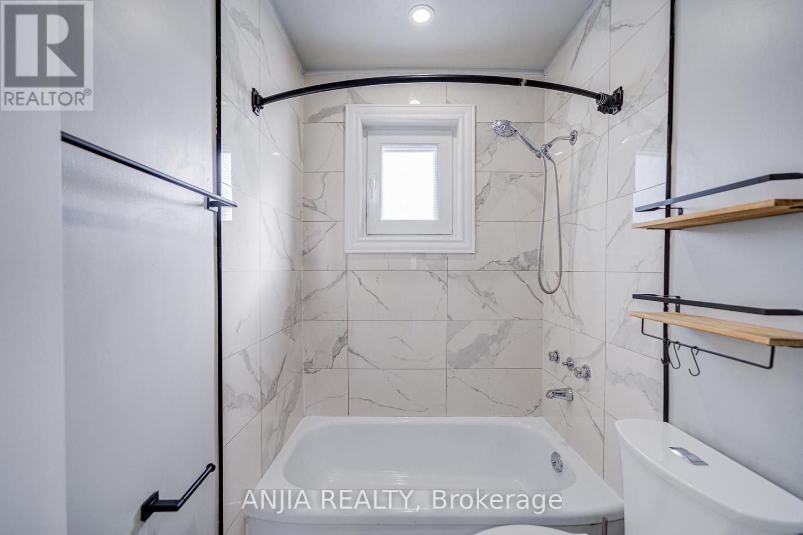 203 Van Dusen Boulevard, Toronto, Ontario M8Z 3H7 - Photo 15 - W12570150