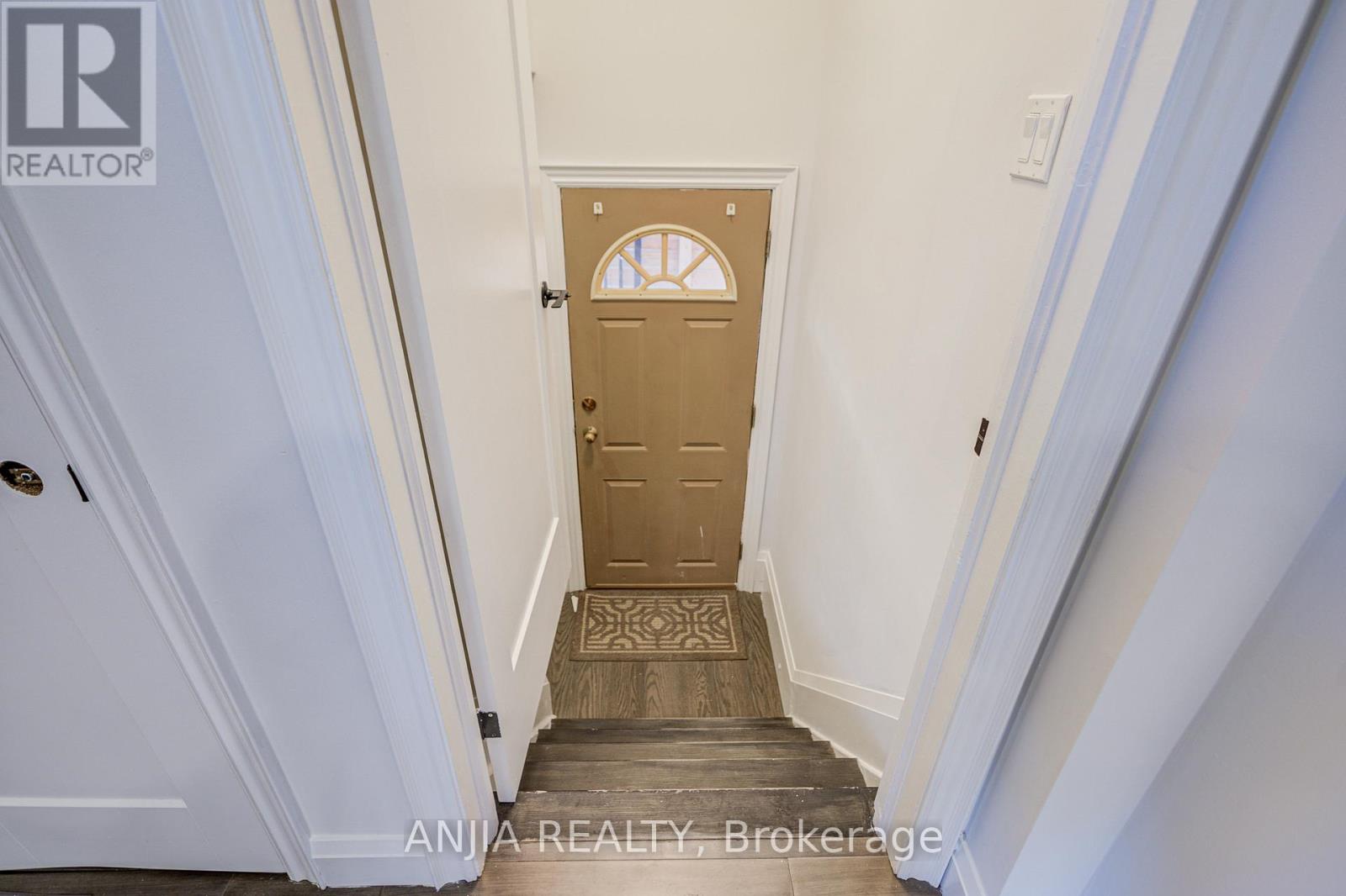 203 Van Dusen Boulevard, Toronto, Ontario M8Z 3H7 - Photo 16 - W12570150