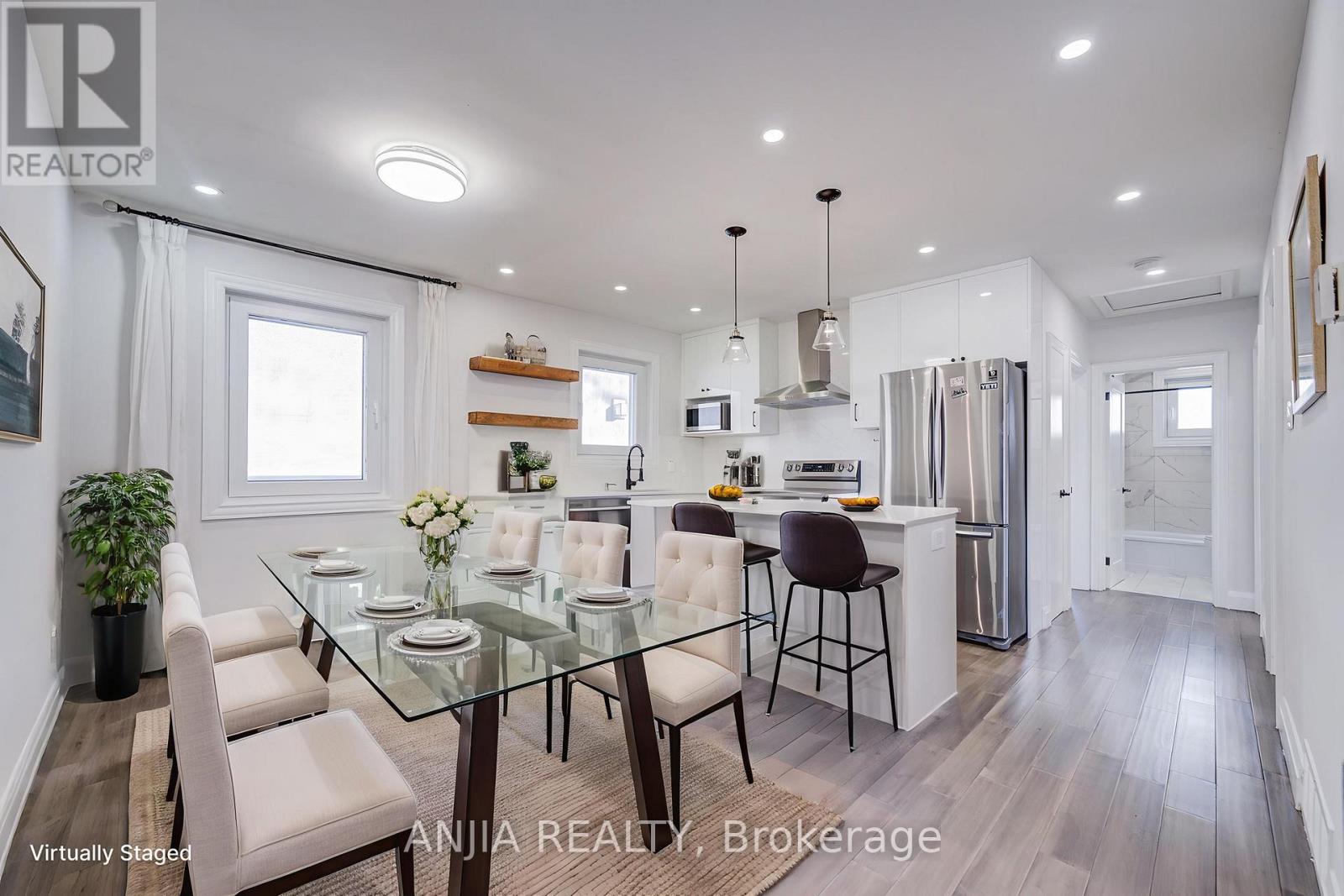 203 Van Dusen Boulevard, Toronto, Ontario M8Z 3H7 - Photo 5 - W12570150