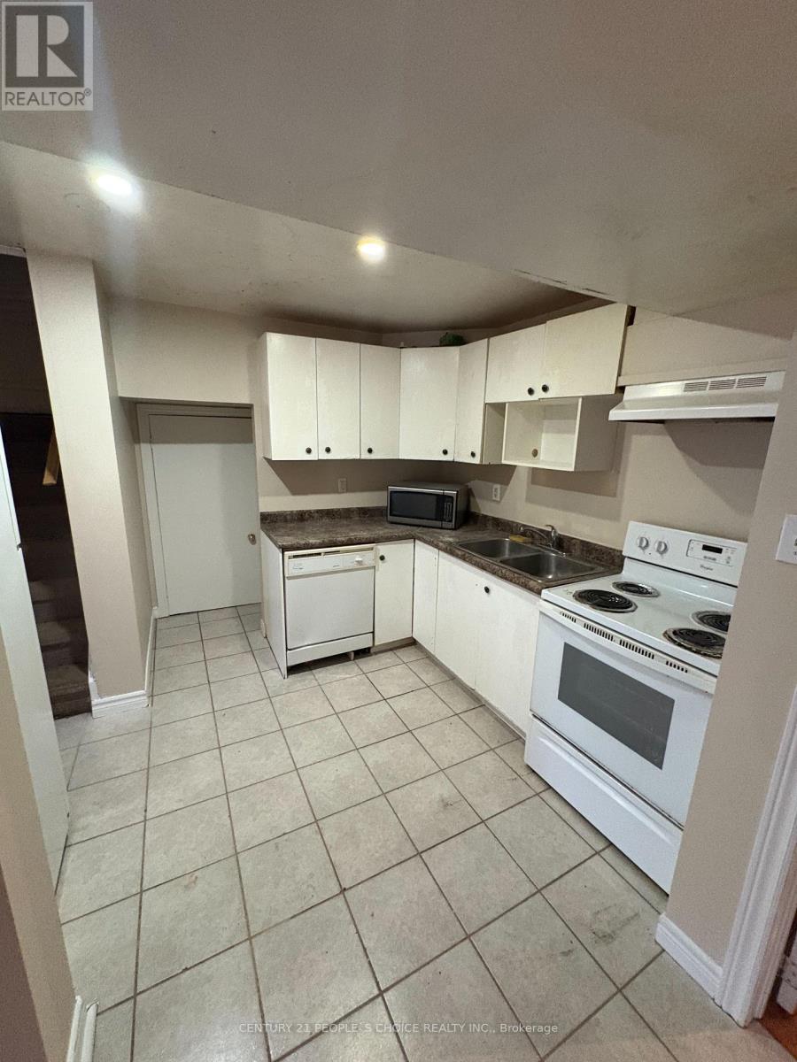 2 Fallstar Crescent, Brampton, Ontario  L7A 2J5 - Photo 10 - W12570154