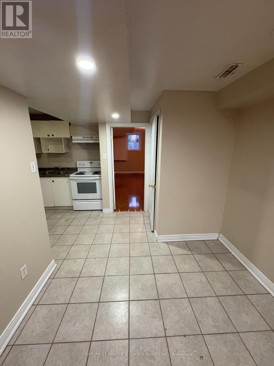 2 Fallstar Crescent, Brampton, Ontario  L7A 2J5 - Photo 12 - W12570154