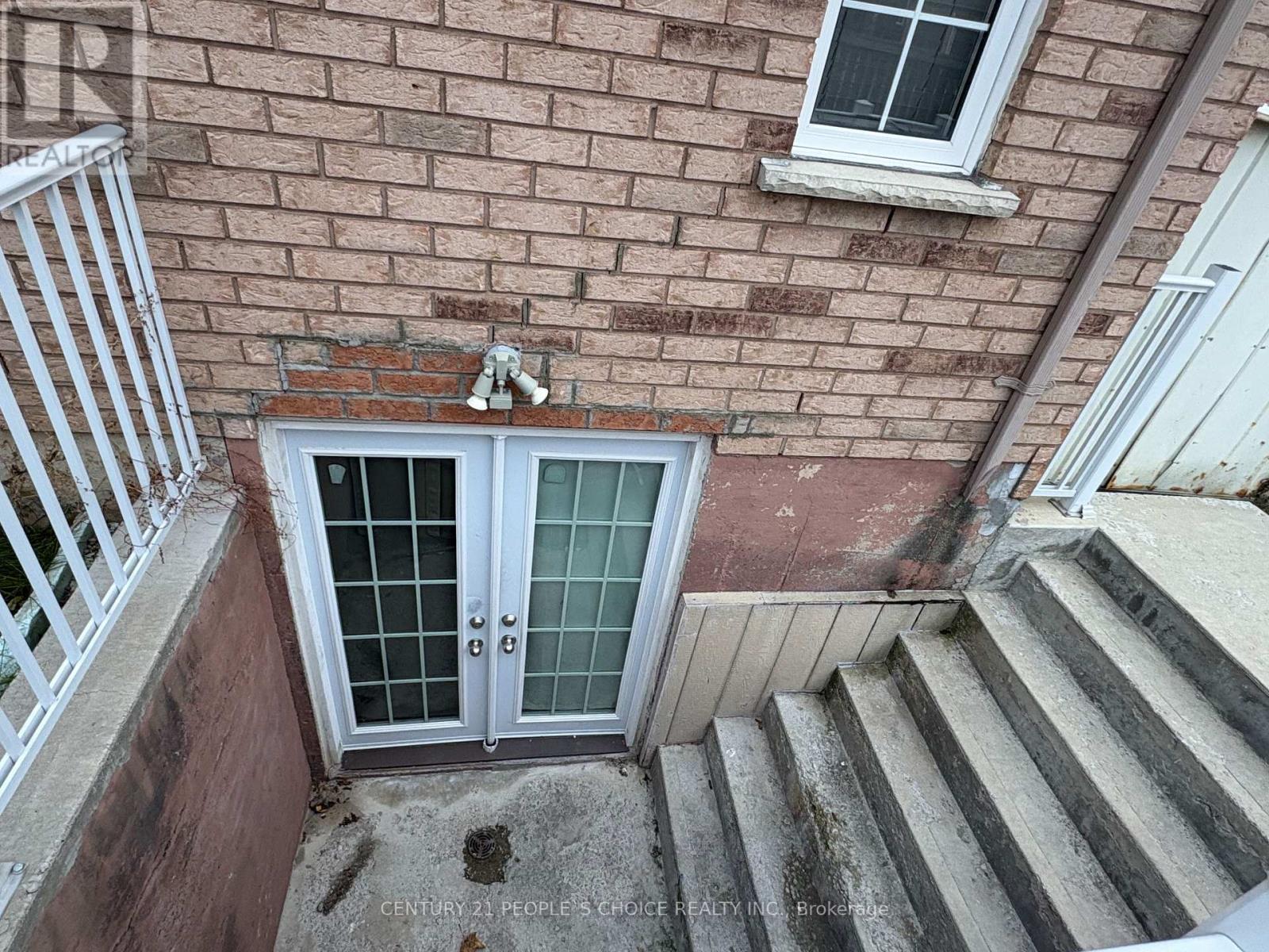 2 Fallstar Crescent, Brampton, Ontario  L7A 2J5 - Photo 5 - W12570154