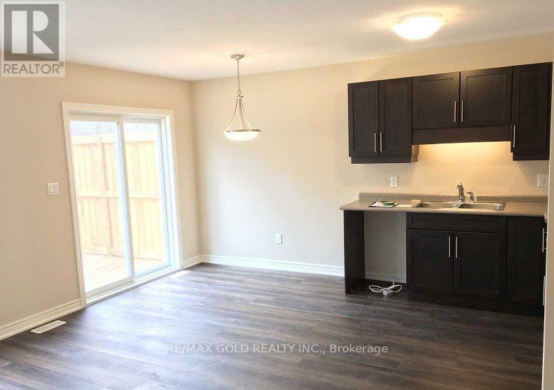 36 Damude Avenue, Thorold, Ontario  L2V 0G6 - Photo 6 - X12570138