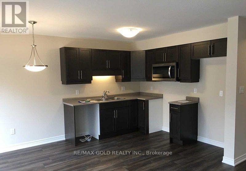 36 Damude Avenue, Thorold, Ontario  L2V 0G6 - Photo 8 - X12570138