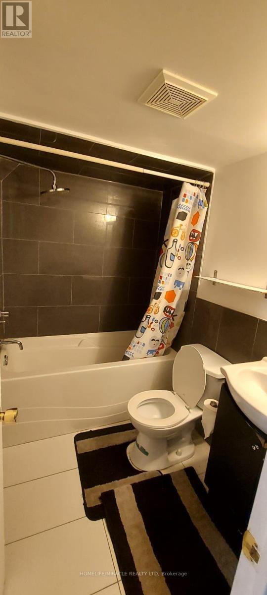 5307 Bullrush Drive, Mississauga, Ontario  L5V 1Z2 - Photo 12 - W12570156