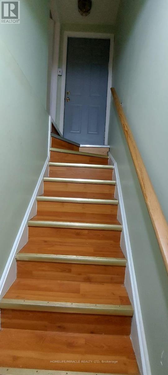 5307 Bullrush Drive, Mississauga, Ontario  L5V 1Z2 - Photo 2 - W12570156