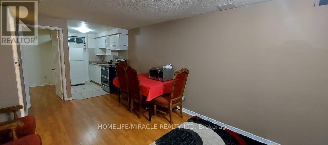 5307 Bullrush Drive, Mississauga, Ontario  L5V 1Z2 - Photo 3 - W12570156