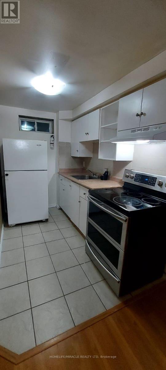 5307 Bullrush Drive, Mississauga, Ontario  L5V 1Z2 - Photo 4 - W12570156