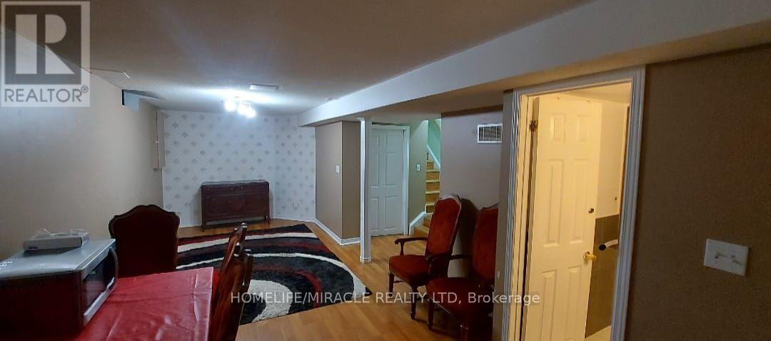 5307 Bullrush Drive, Mississauga, Ontario  L5V 1Z2 - Photo 7 - W12570156