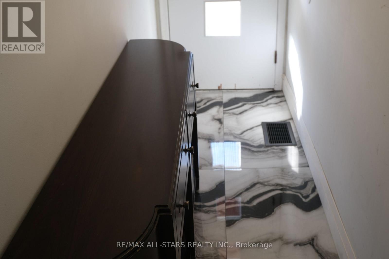 75 Keith Street, Hamilton, Ontario  L8L 3S2 - Photo 4 - X12484887