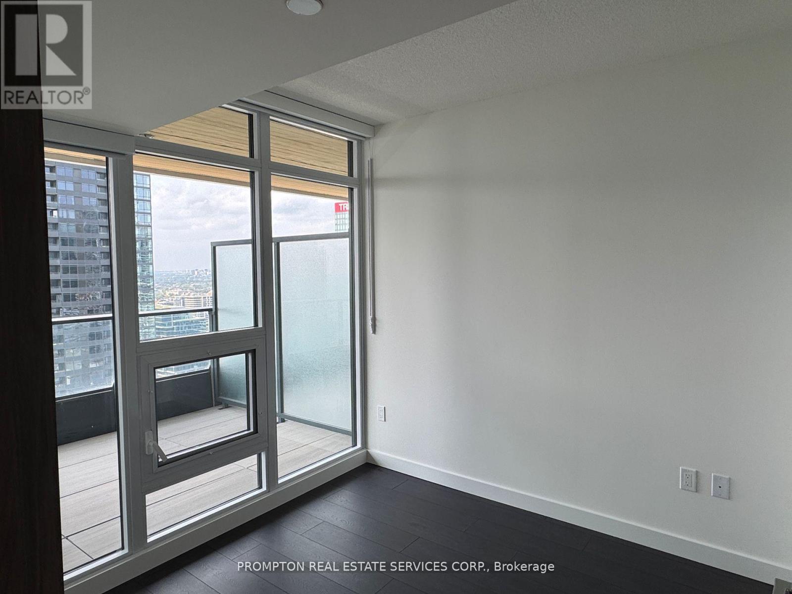 4915 - 3 Concord Cityplace Way, Toronto, Ontario  M5V 0X4 - Photo 5 - C12570192