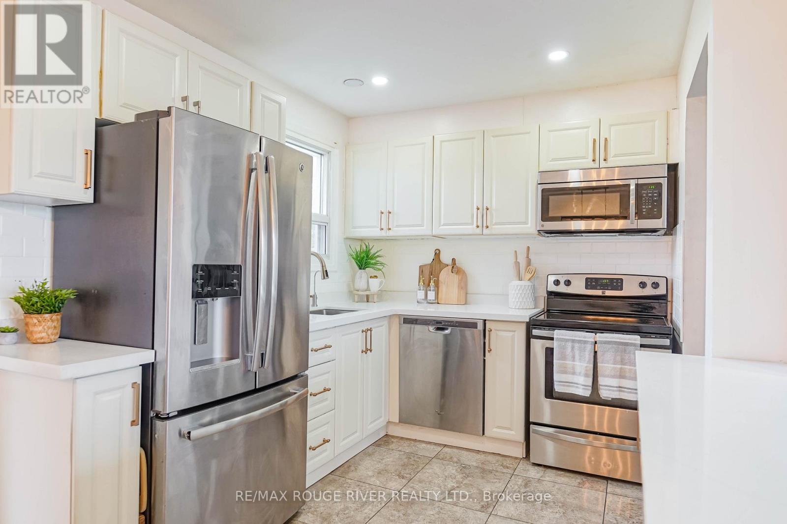 1277 Trellis Court, Pickering, Ontario  L1W 1J2 - Photo 6 - E12570178