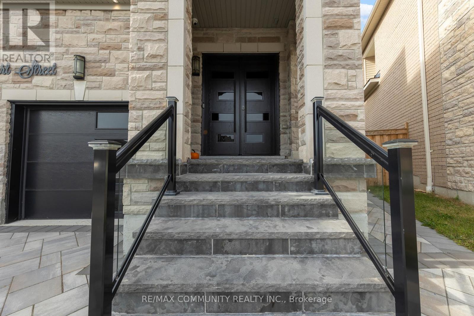 1032 Belcourt Street, Pickering, Ontario  L1X 0G3 - Photo 10 - E12570210