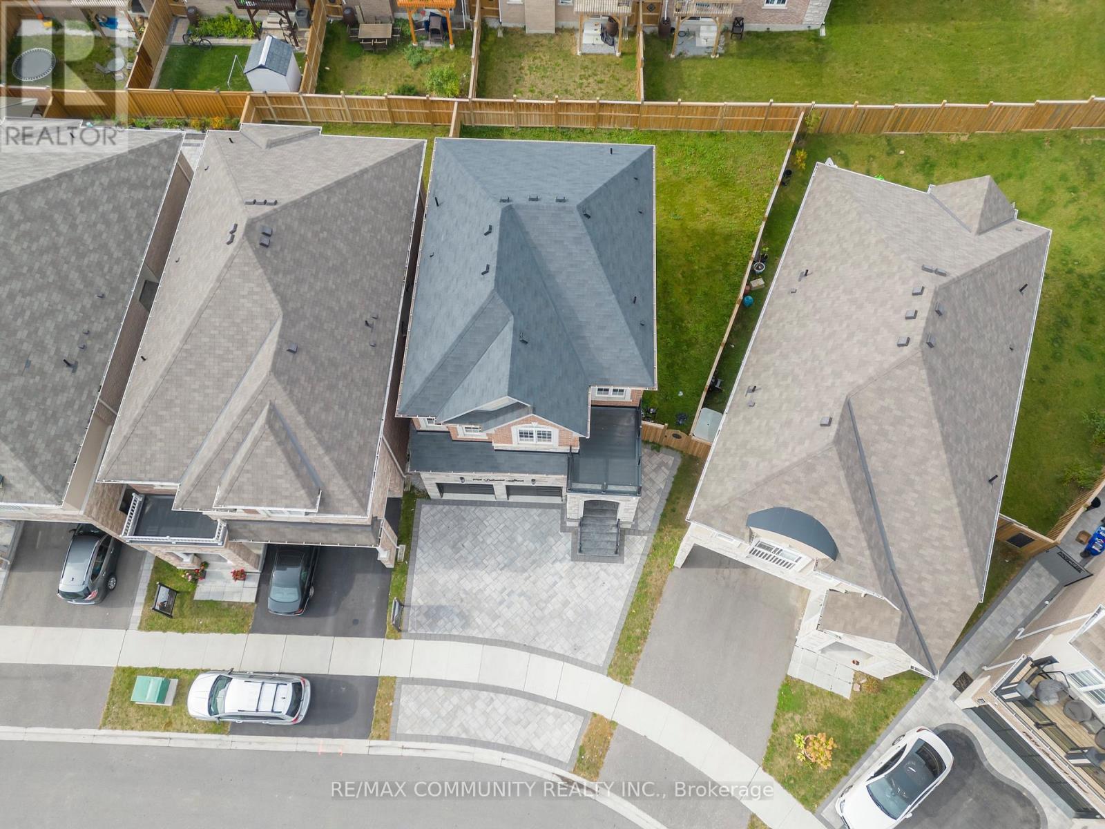 1032 Belcourt Street, Pickering, Ontario  L1X 0G3 - Photo 4 - E12570210