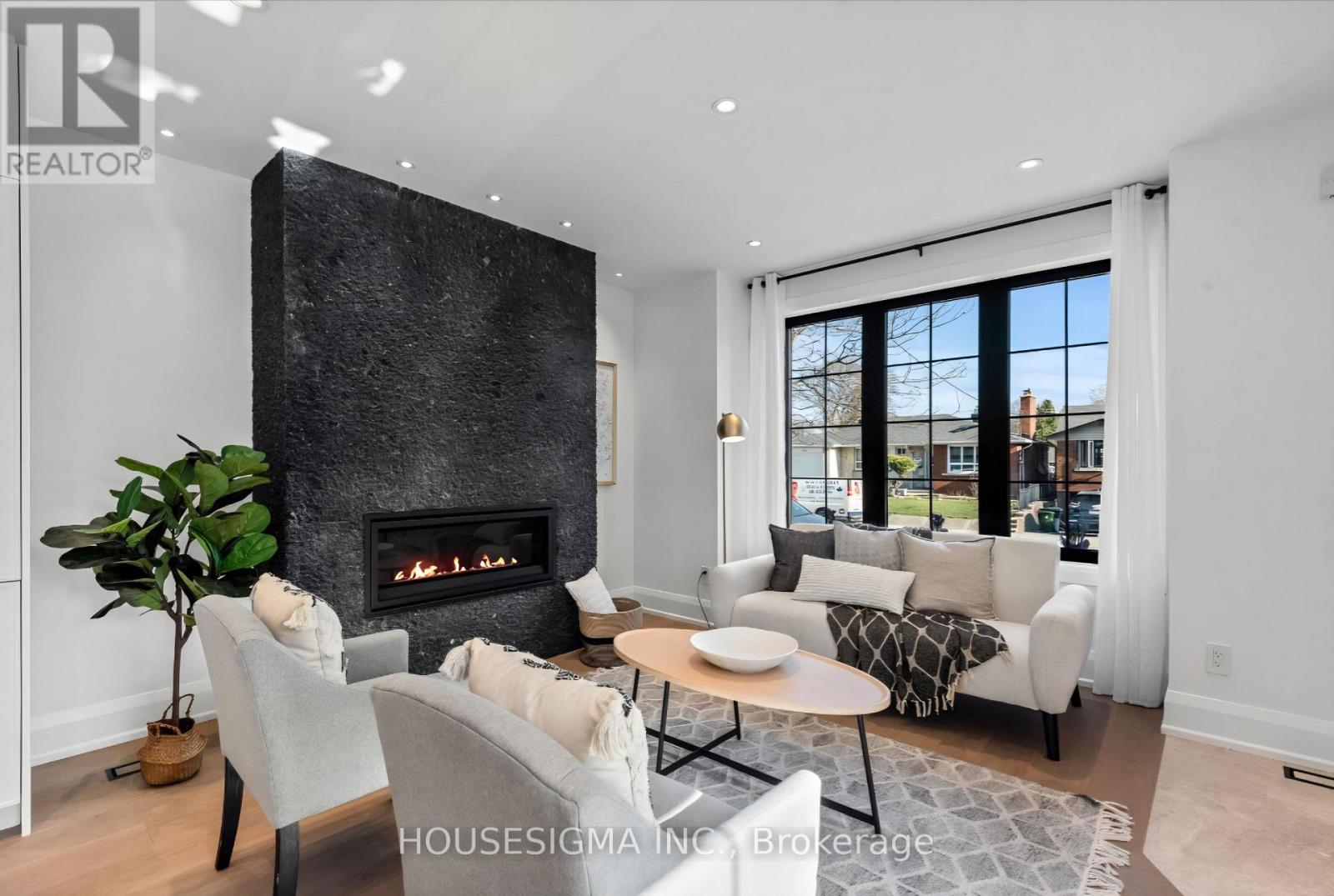 180 Glenwood Crescent, Toronto, Ontario  M4B 1K4 - Photo 4 - E12570218