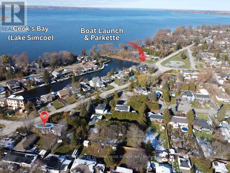 623 Lake Drive South, Georgina, Ontario  L4P 1T6 - Photo 2 - N12563060