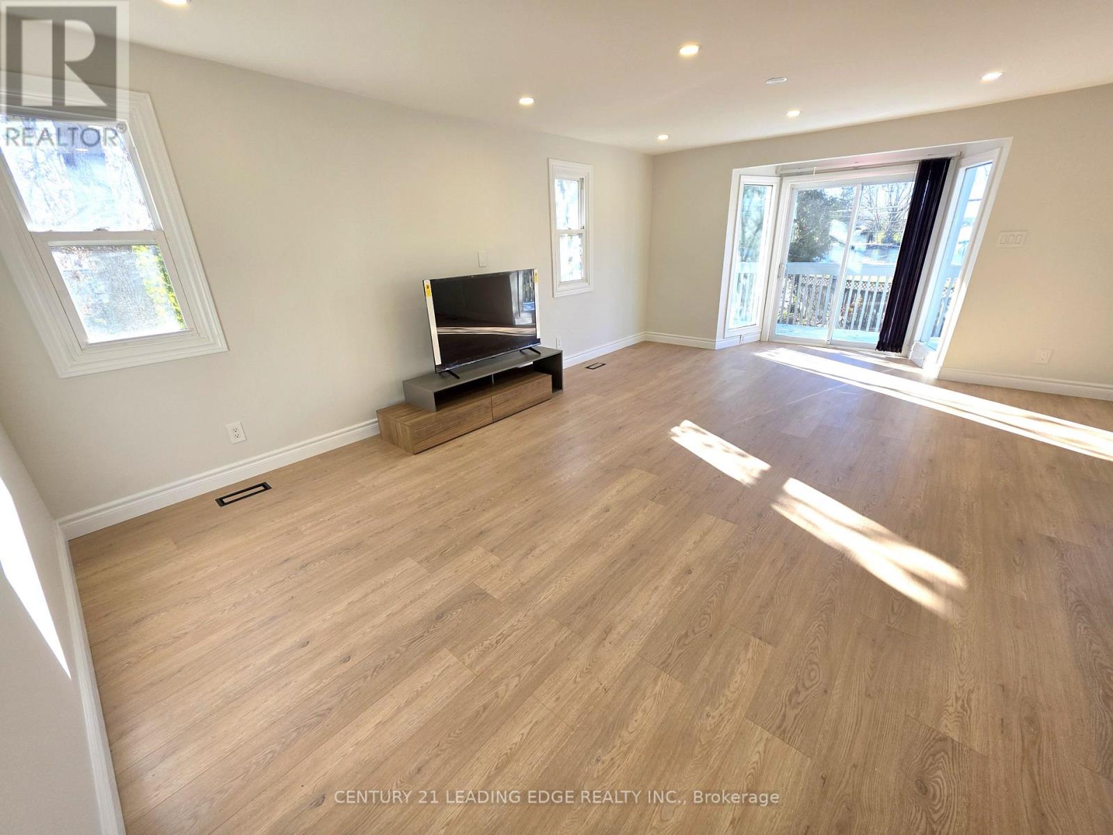 623 Lake Drive South, Georgina, Ontario  L4P 1T6 - Photo 10 - N12563060