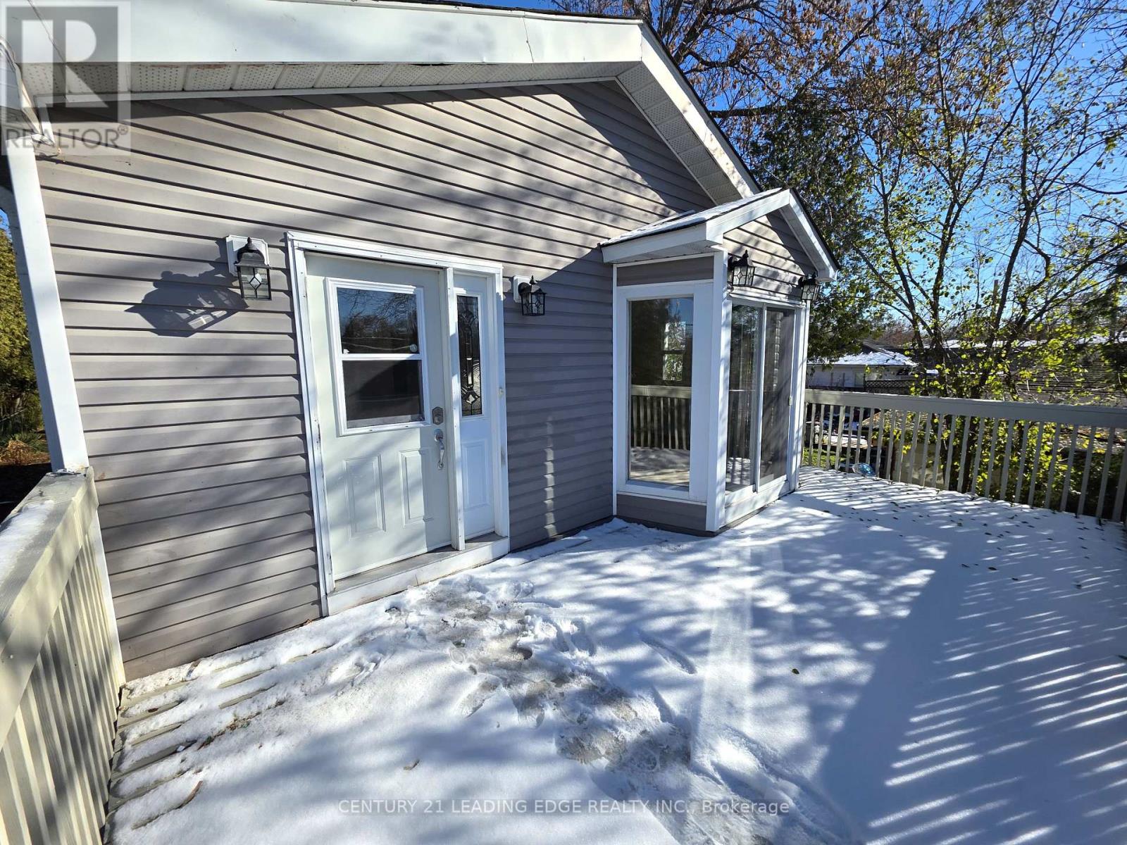 623 Lake Drive South, Georgina, Ontario  L4P 1T6 - Photo 4 - N12563060