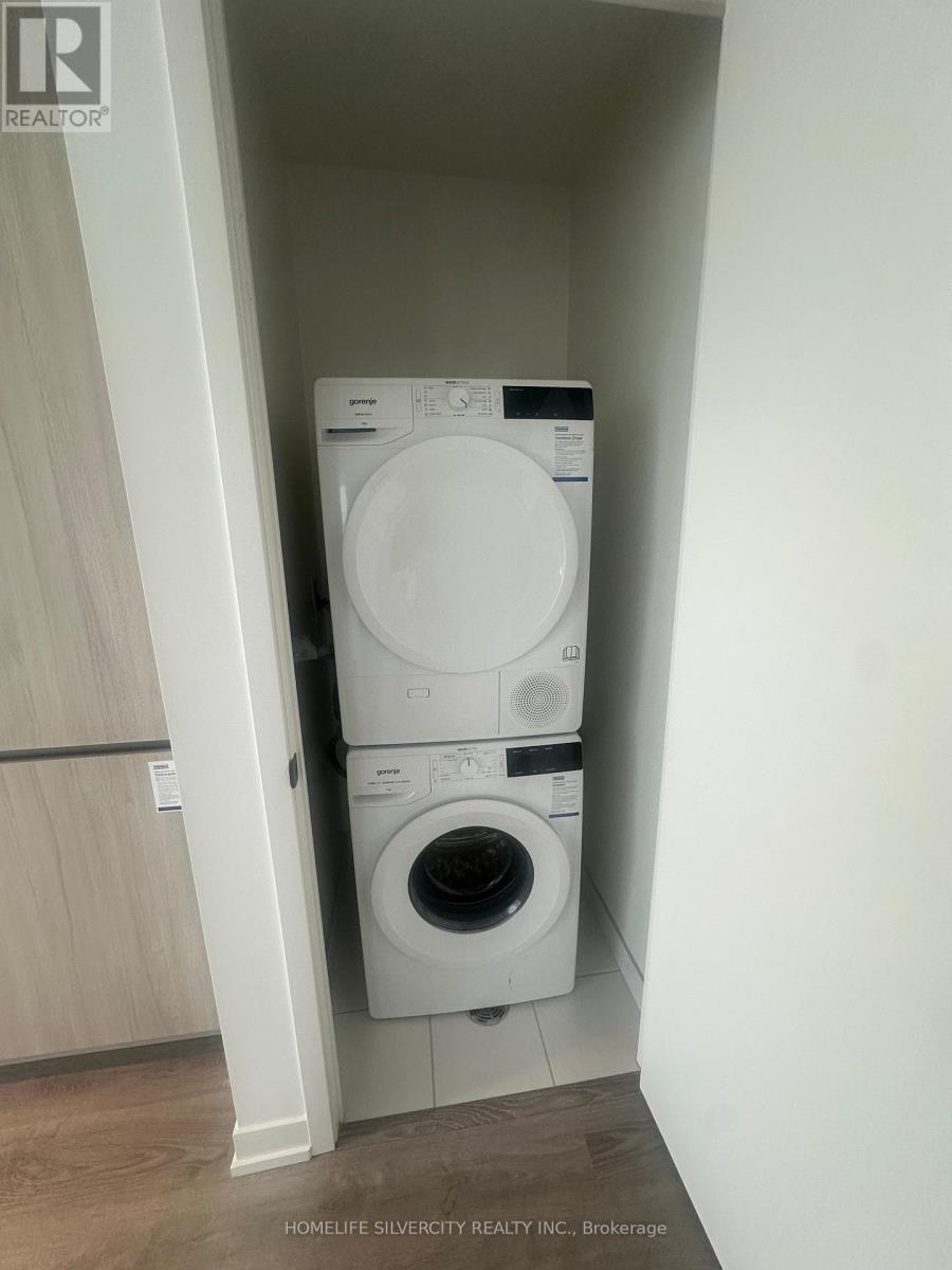 706 - 8 Interchange Way, Vaughan, Ontario  L4K 0R2 - Photo 4 - N12570220