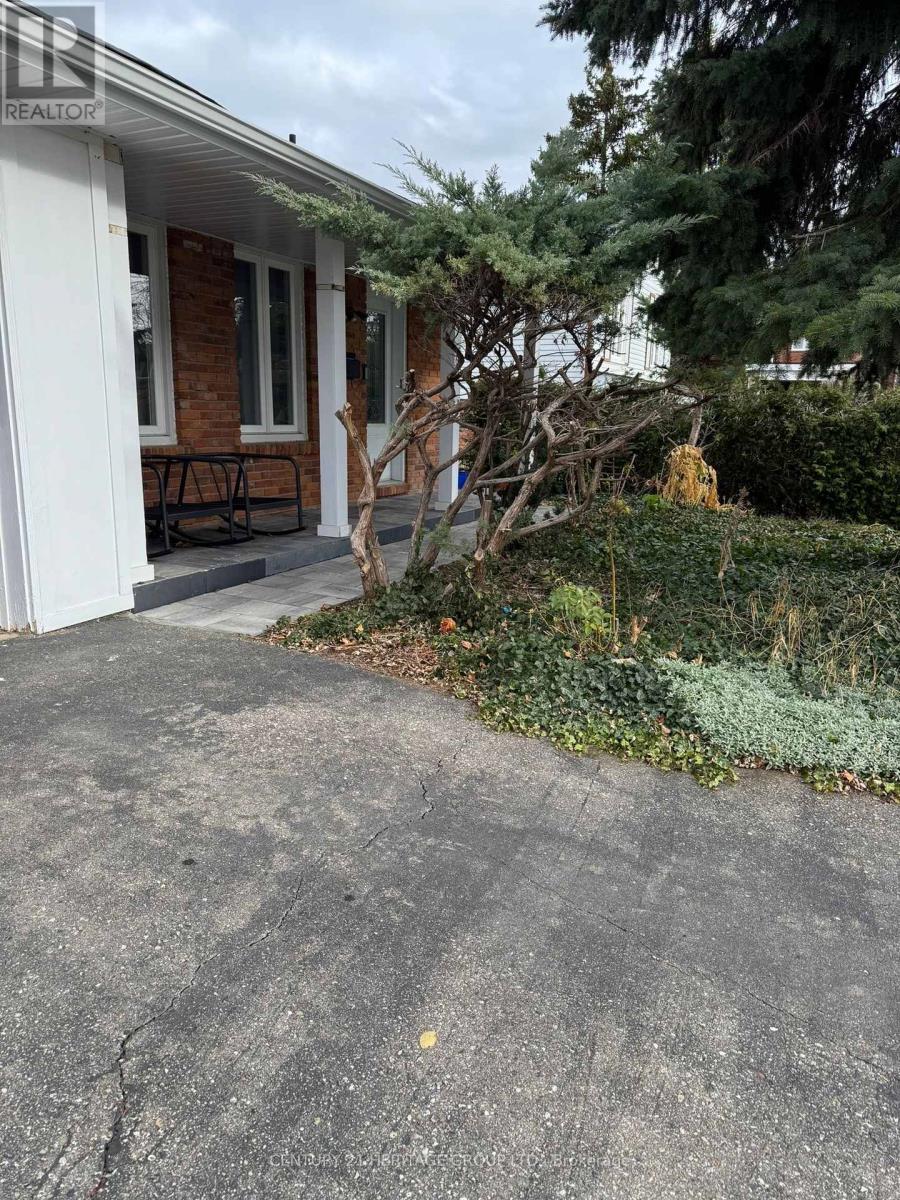 1036 Mississauga Valley Boulevard, Mississauga, Ontario  L5A 3J4 - Photo 1 - W12570182