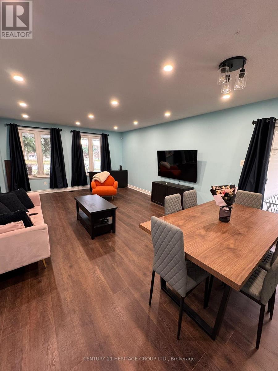 1036 Mississauga Valley Boulevard, Mississauga, Ontario  L5A 3J4 - Photo 2 - W12570182