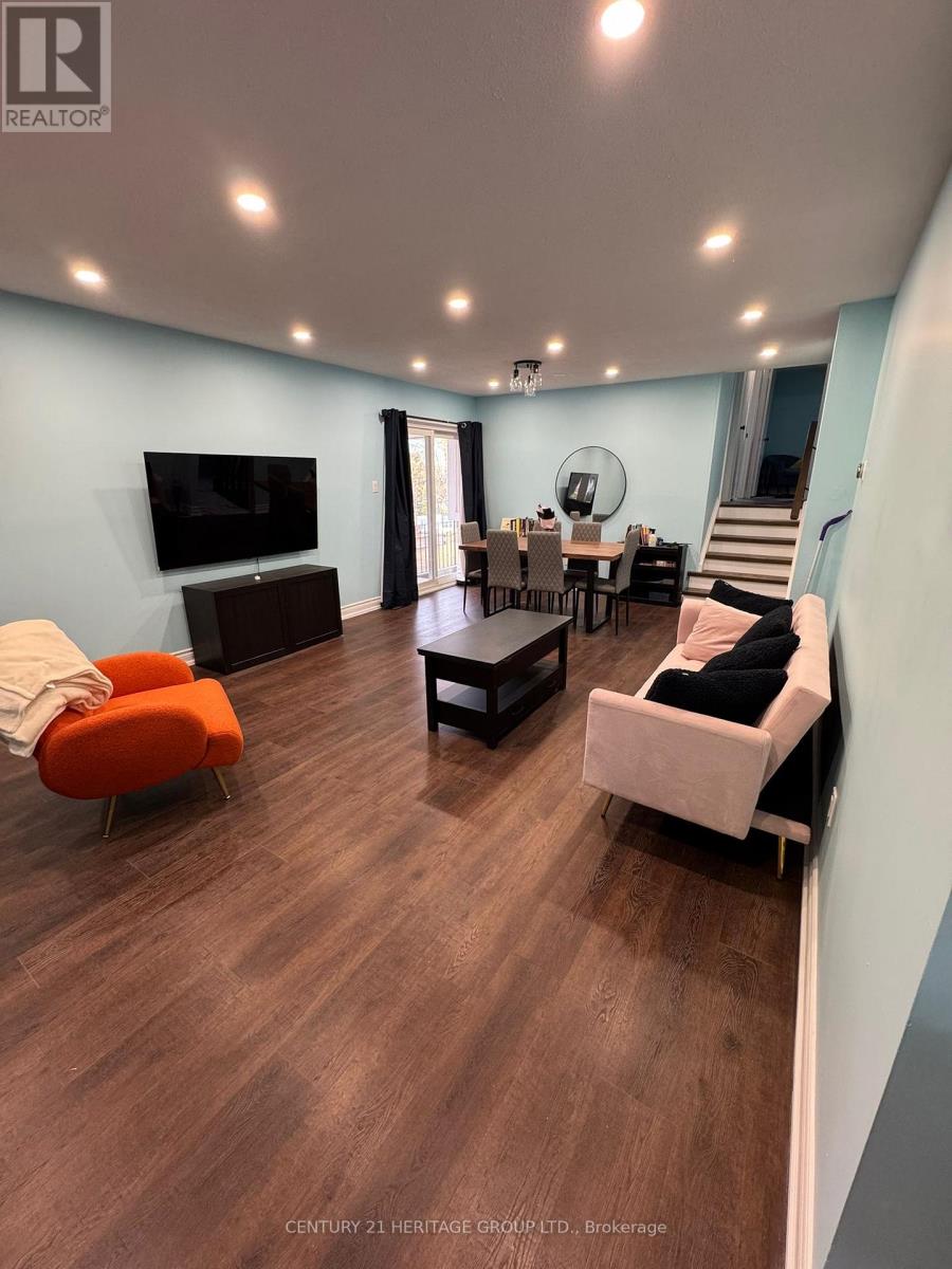 1036 Mississauga Valley Boulevard, Mississauga, Ontario  L5A 3J4 - Photo 3 - W12570182