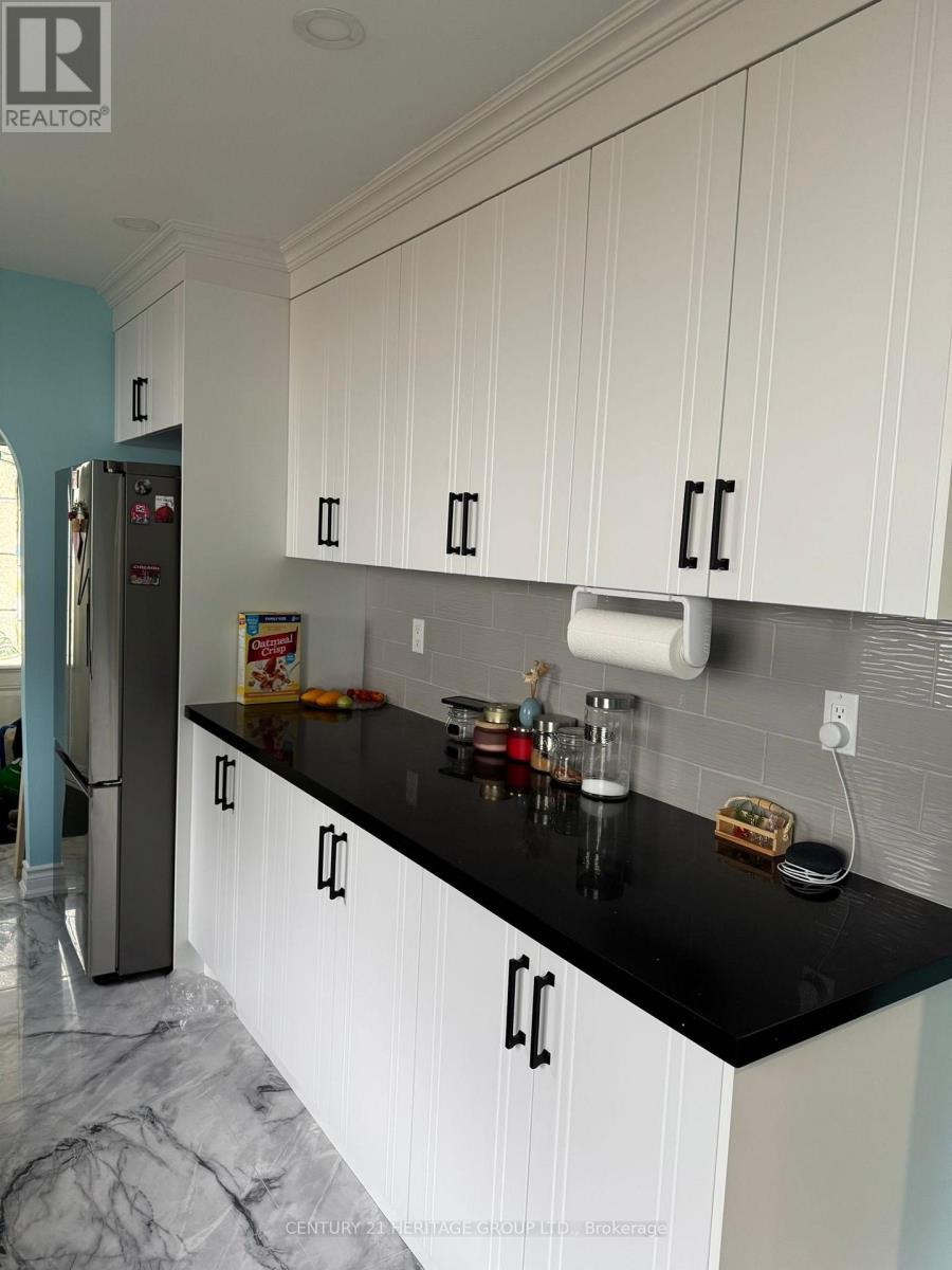 1036 Mississauga Valley Boulevard, Mississauga, Ontario  L5A 3J4 - Photo 4 - W12570182