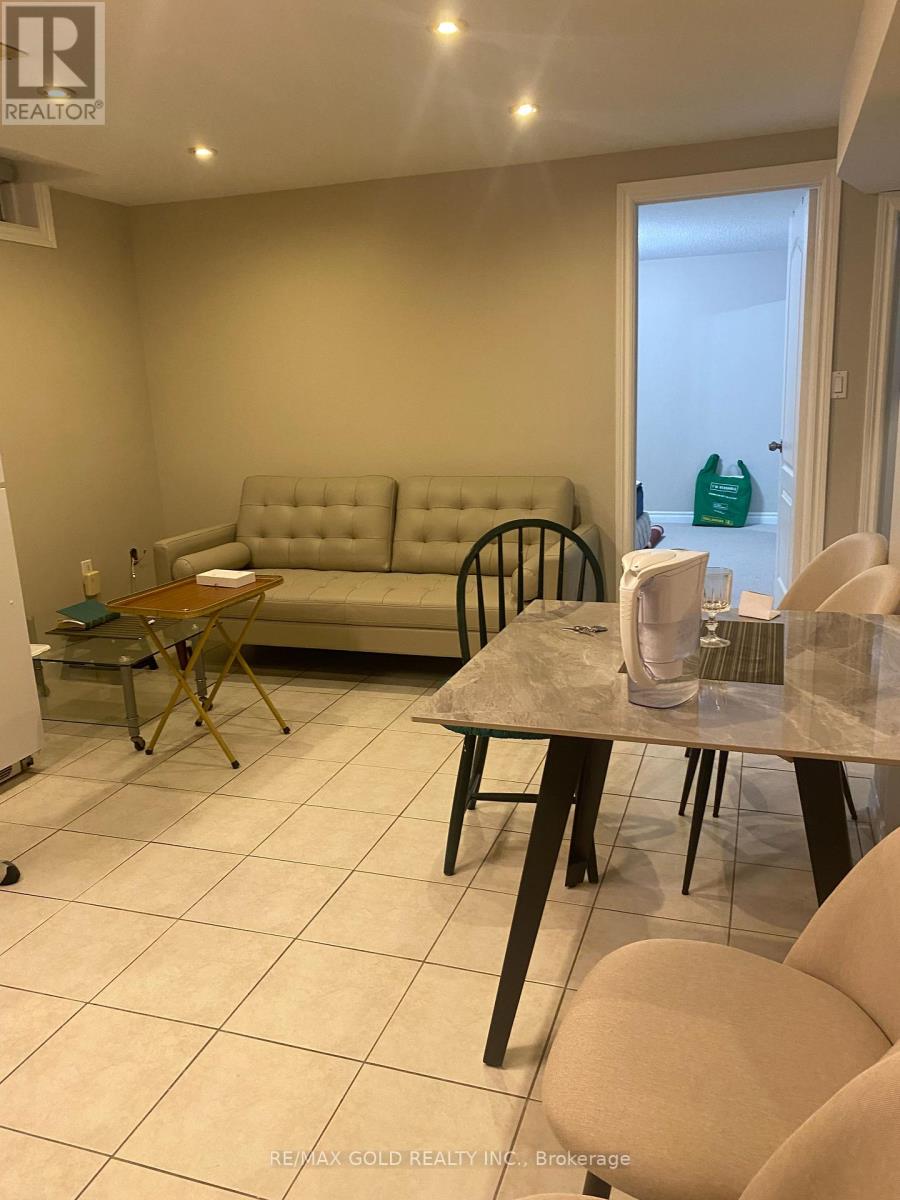 6906 Vicar Gate, Mississauga, Ontario  L5W 1C8 - Photo 6 - W12570196