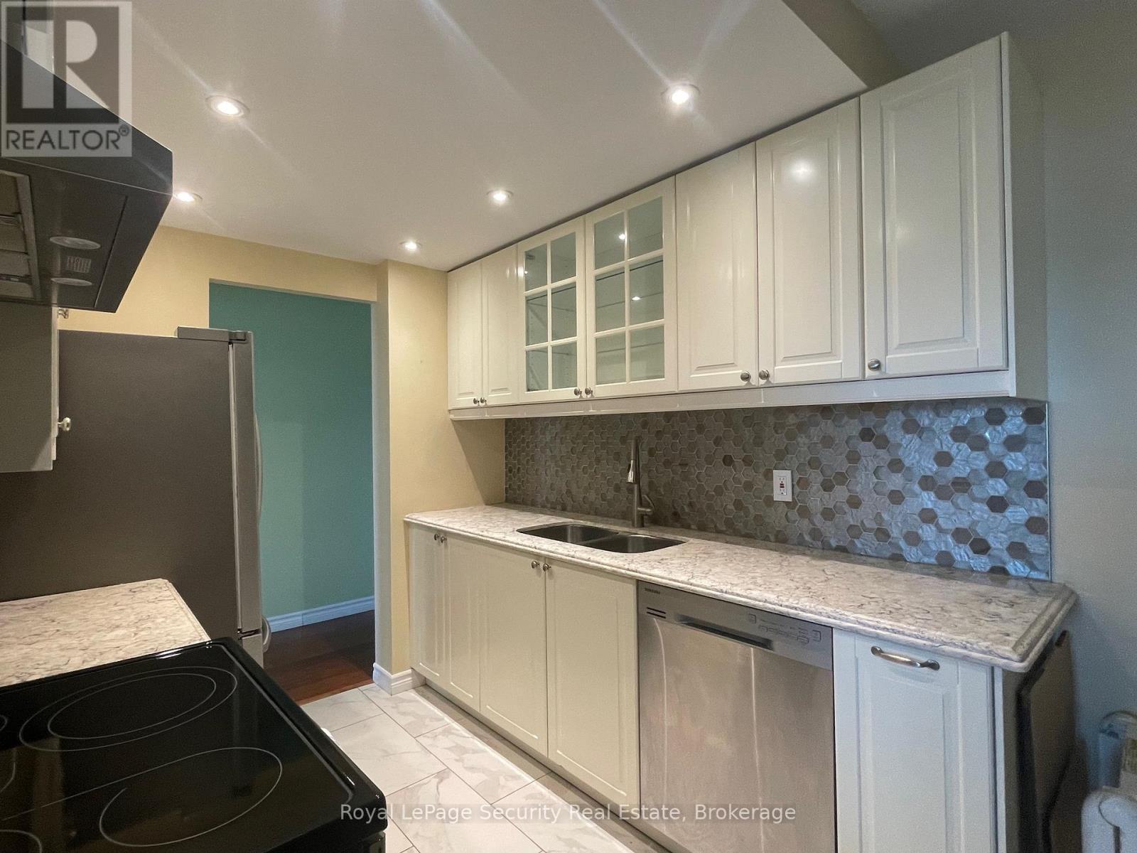 805 - 2556 Argyle Road, Mississauga, Ontario  L5B 2H6 - Photo 4 - W12570198