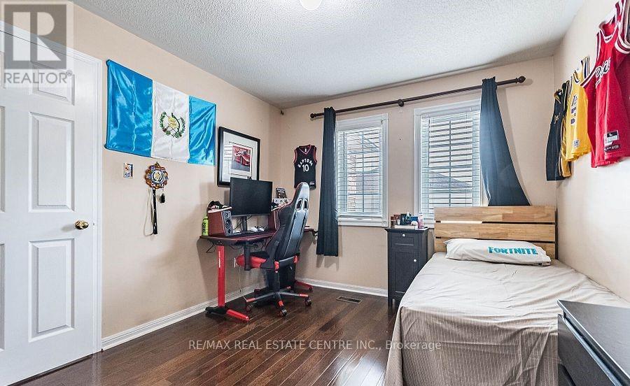 42 Livingston Road, Milton, Ontario  L9T 6B7 - Photo 19 - W12570226