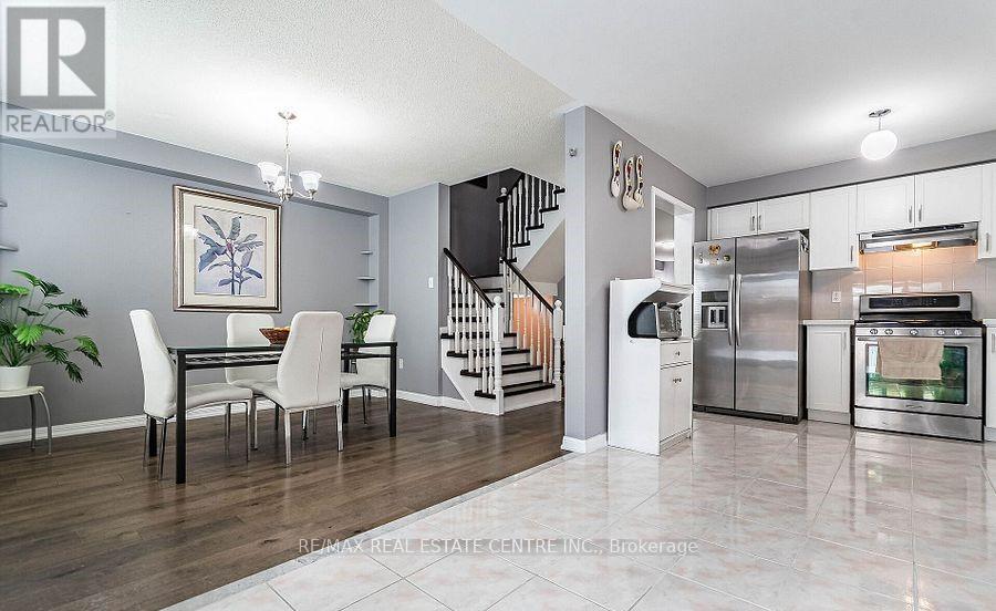 42 Livingston Road, Milton, Ontario  L9T 6B7 - Photo 8 - W12570226