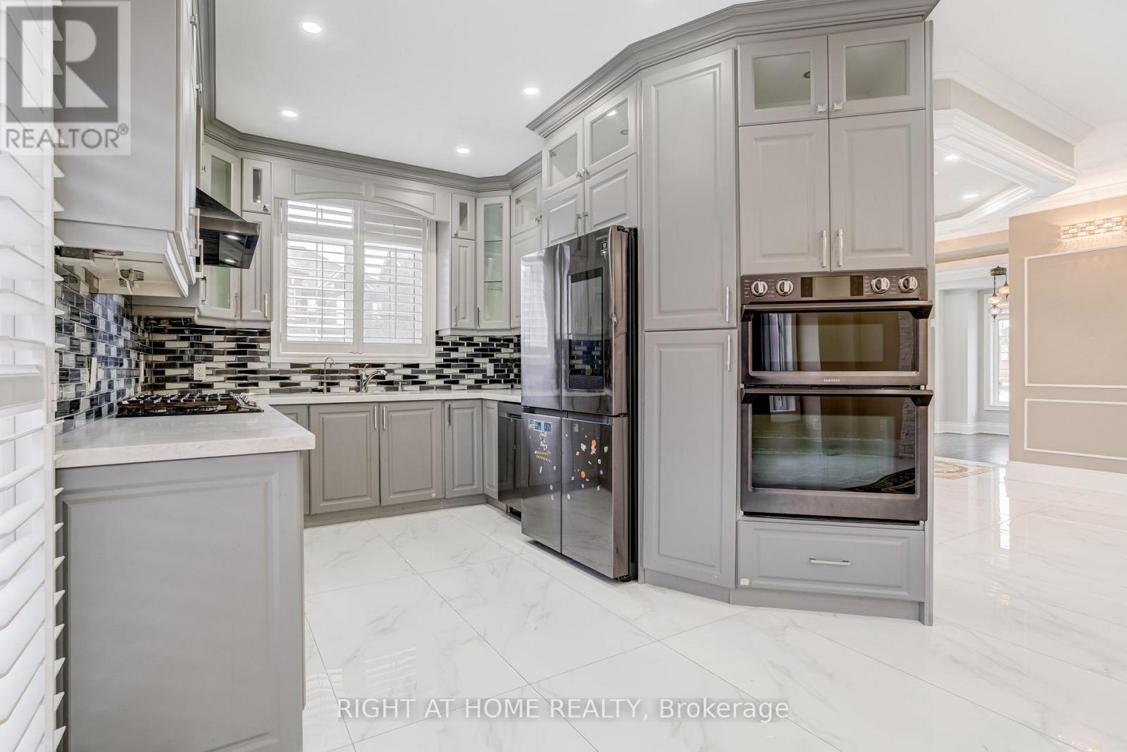 96 Humberstone Crescent, Brampton, Ontario  L7A 4B8 - Photo 12 - W12570228