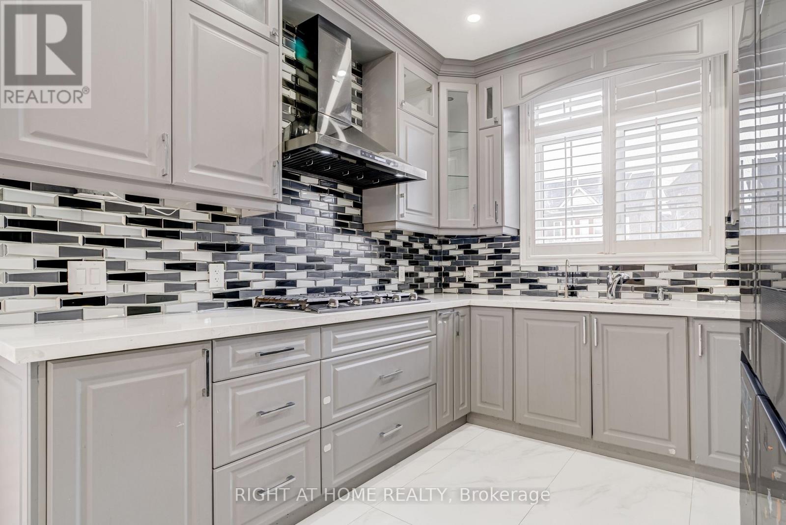 96 Humberstone Crescent, Brampton, Ontario  L7A 4B8 - Photo 13 - W12570228