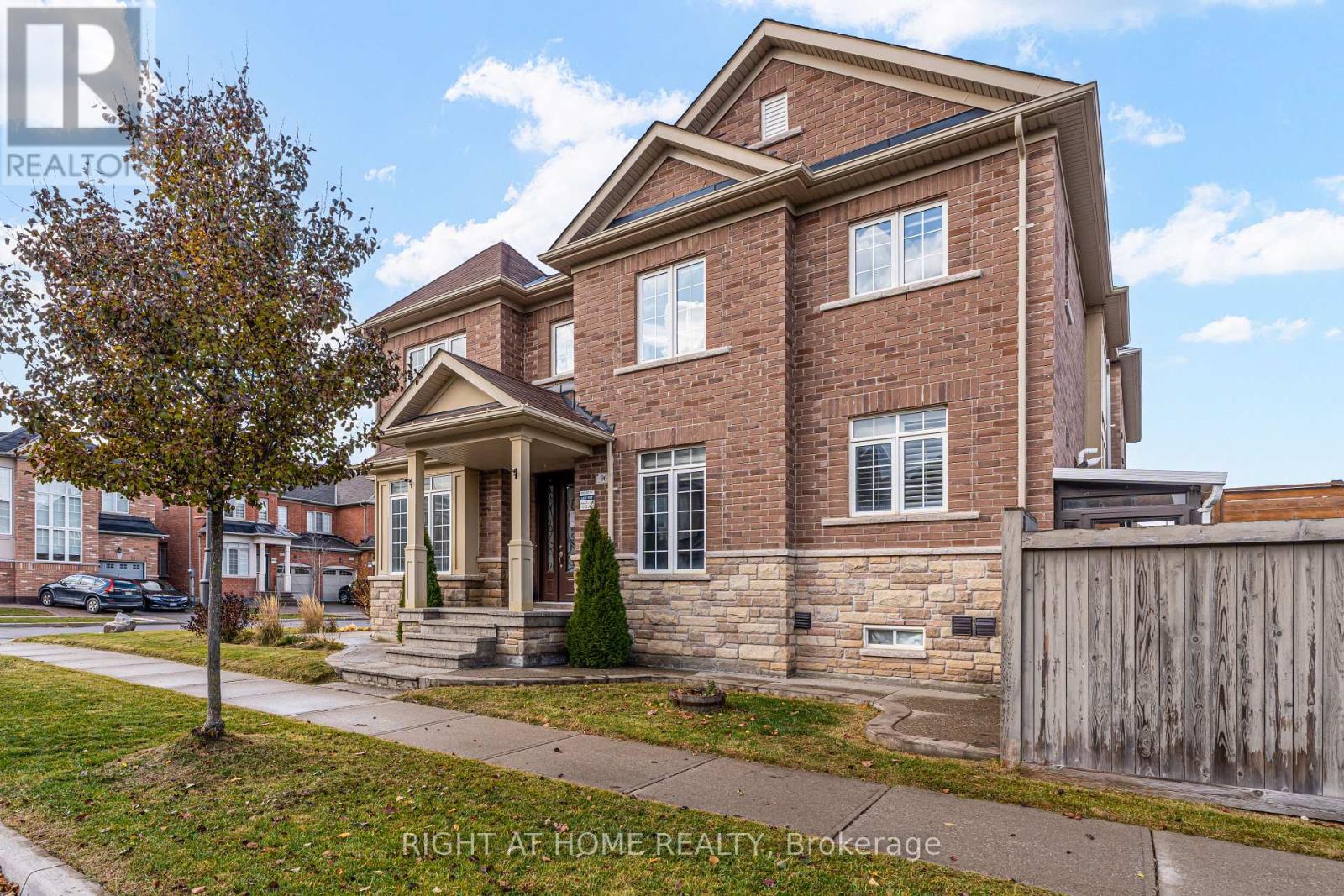 96 Humberstone Crescent, Brampton, Ontario  L7A 4B8 - Photo 2 - W12570228