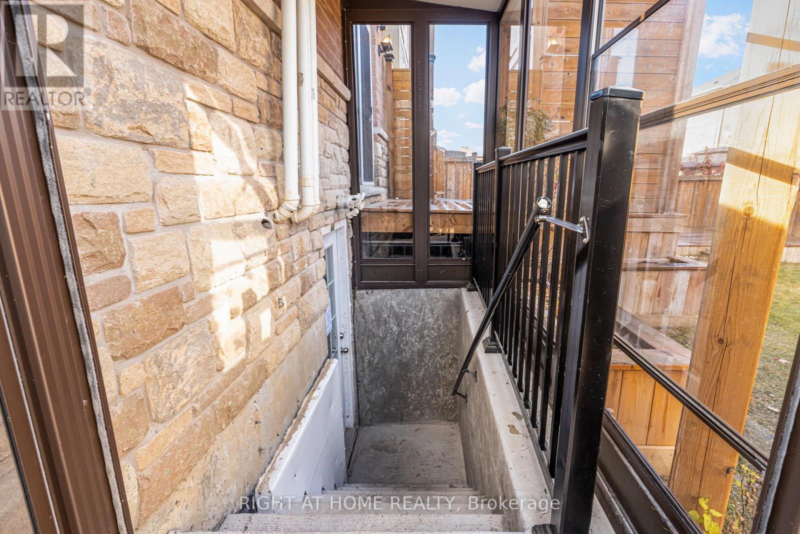 96 Humberstone Crescent, Brampton, Ontario  L7A 4B8 - Photo 35 - W12570228