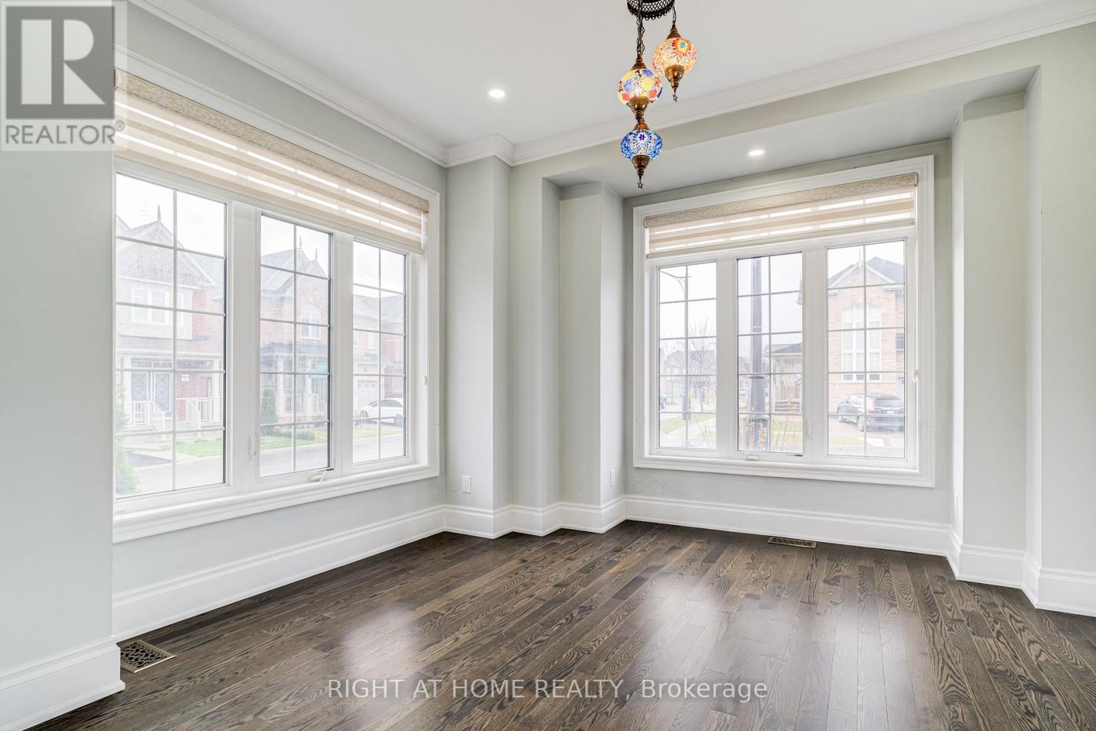 96 Humberstone Crescent, Brampton, Ontario  L7A 4B8 - Photo 5 - W12570228