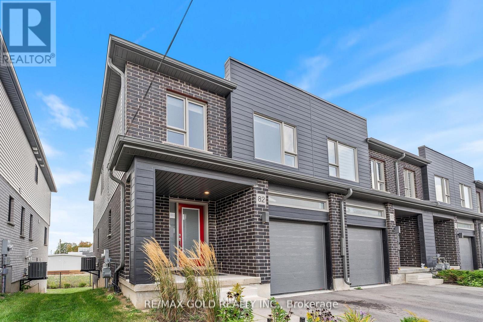 82 Pony Way, Kitchener, Ontario  N2R 0R2 - Photo 4 - X12570180