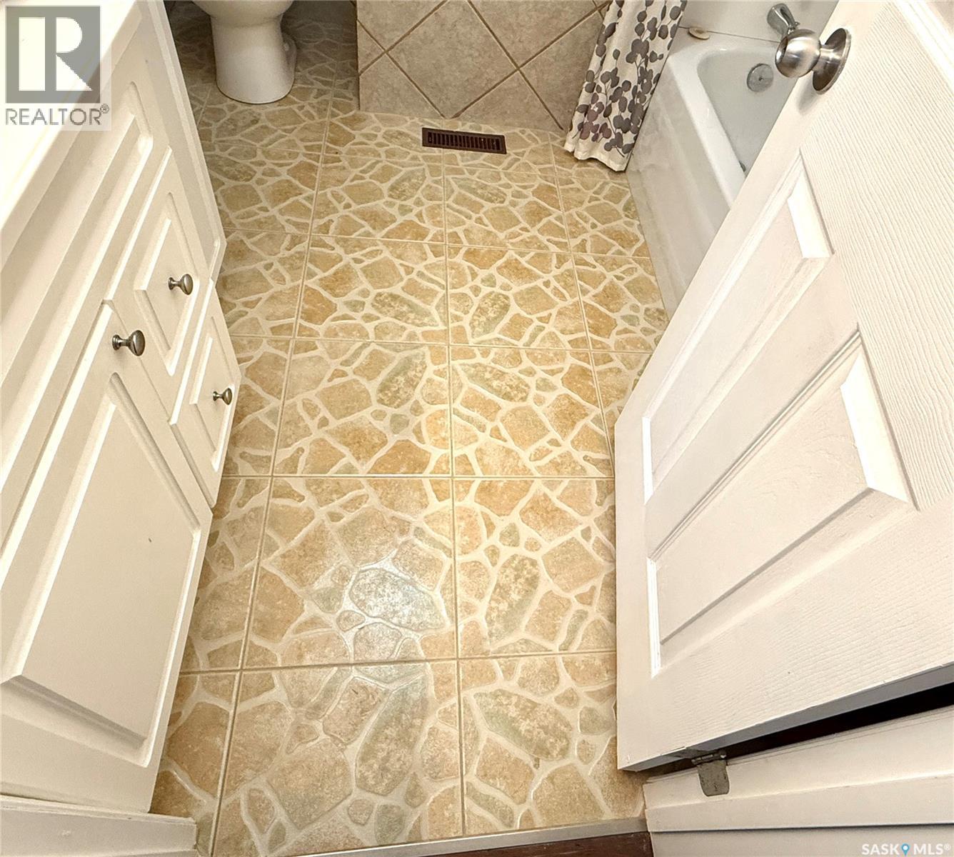 2472 Ross Crescent, North Battleford, Saskatchewan  S9A 3R3 - Photo 11 - SK021101