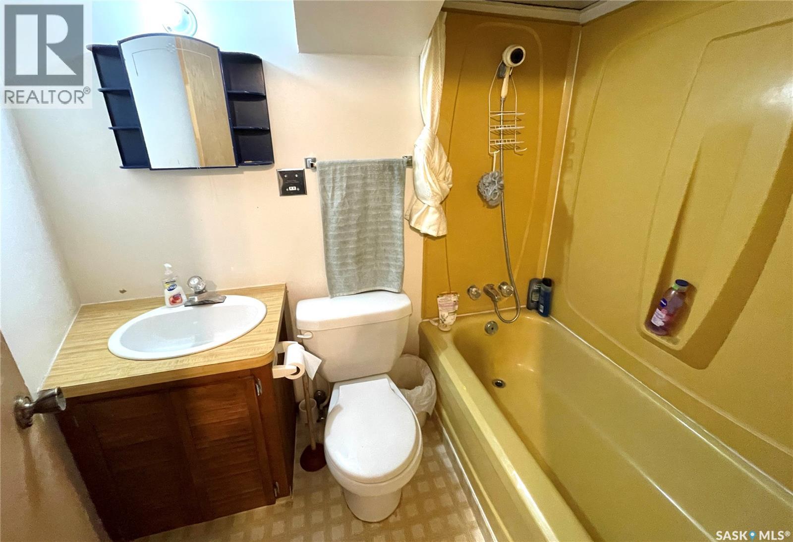 2472 Ross Crescent, North Battleford, Saskatchewan  S9A 3R3 - Photo 22 - SK021101