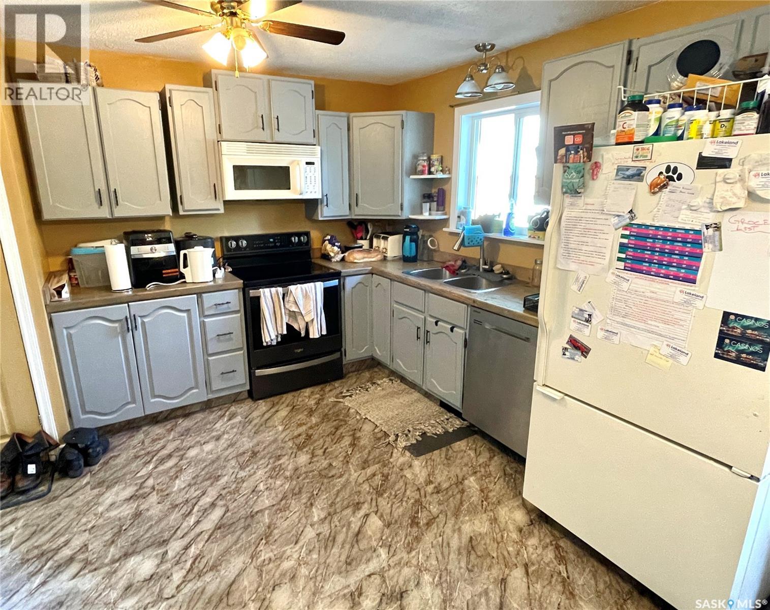 2472 Ross Crescent, North Battleford, Saskatchewan  S9A 3R3 - Photo 7 - SK021101