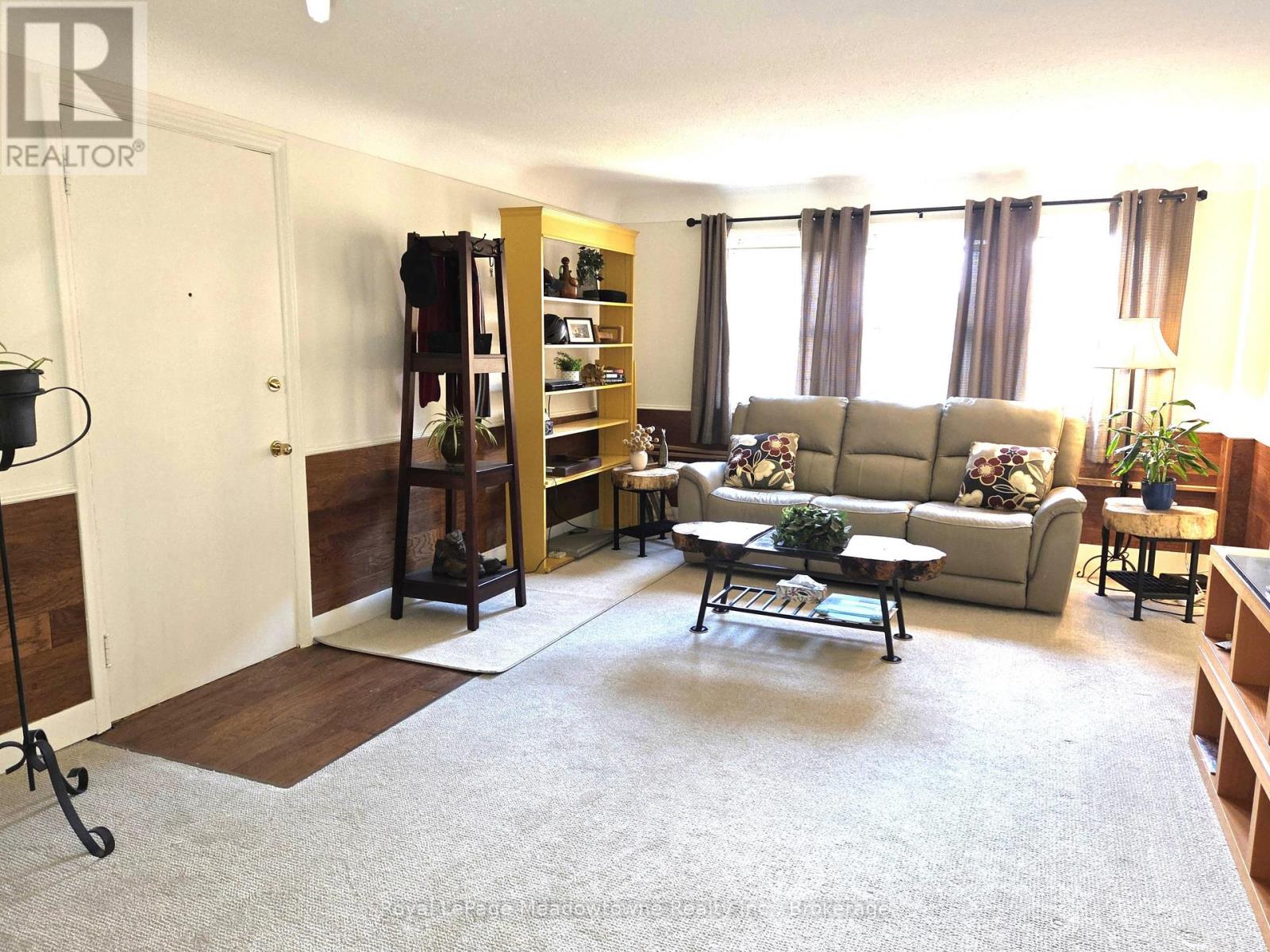 10 - 2405 Lakeshore Road, Burlington, Ontario  L7R 1B8 - Photo 3 - W12533832