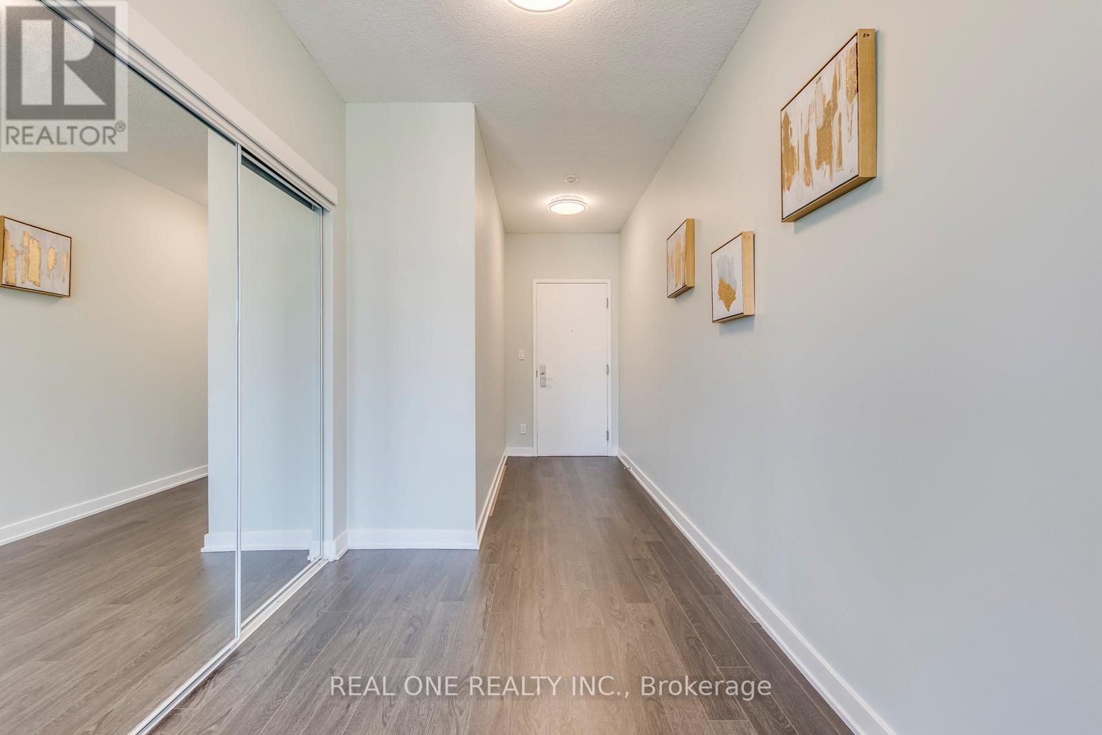 2007 - 126 Simcoe Street, Toronto, Ontario  M5H 4E6 - Photo 4 - C12570254